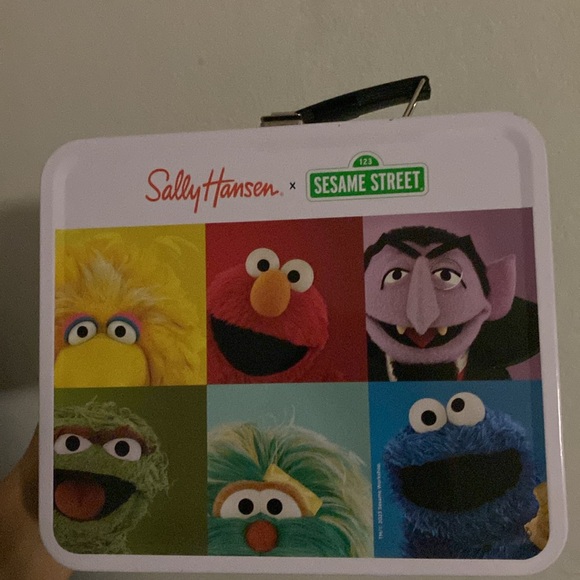 Sesame Street x Sally Hansen Collab Lunchboxx - Picture 1 of 3